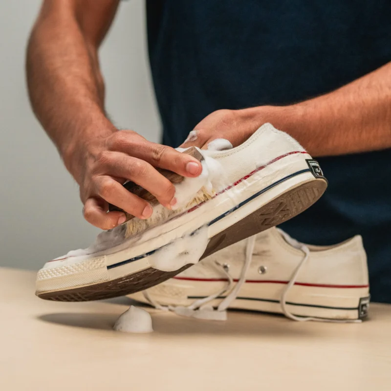 WHITE_CHUCK_LOWS_JQ_9_50_e221ff77-9db8-4386-a13b-342fffe77f48