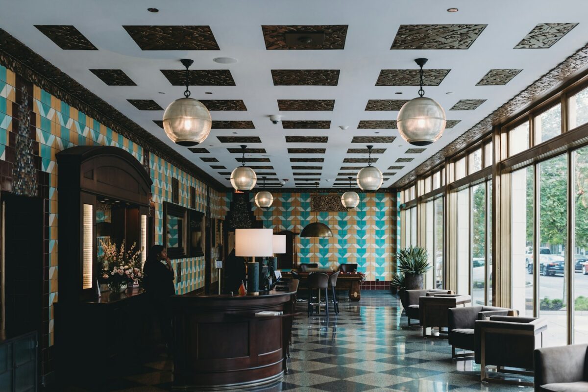 7 Principles for a Welcoming Hotel Lobby Lounge