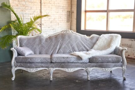 Classic Gilded Three-Seater Sofa — Classic hotel furniture by Otelia