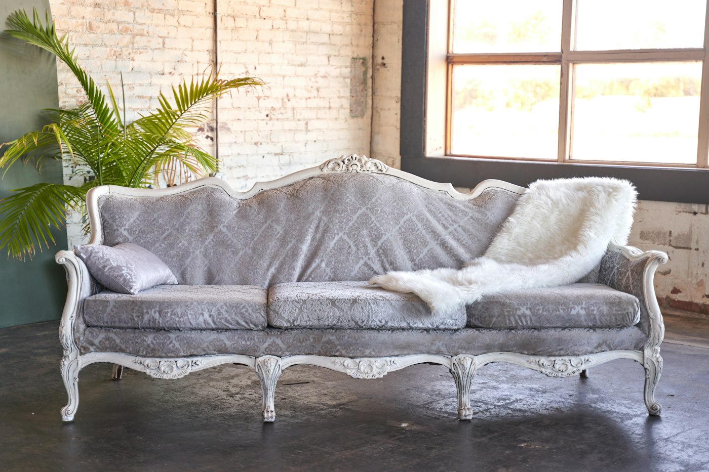 Classic Gilded Three-Seater Sofa — Classic hotel furniture by Otelia