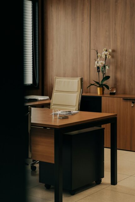 Executive Desk — Modern hotel furniture by Otelia