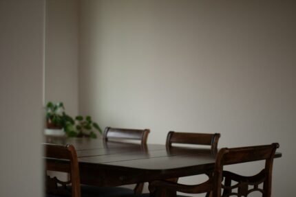 Walnut Dining Table (8 seats) — Classic hotel furniture by Otelia